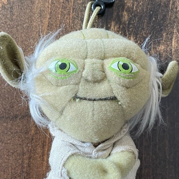 Star Wars Yoda Plush Clip On Talking Stuffed Animal Toy Keychain Lightweight - Picture 2 of 4